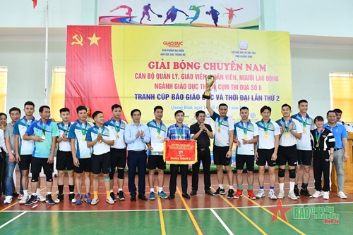 Đội bóng chuyền nam Sở Giáo dục và Đào tạo tỉnh Nghệ An vô địch giải bóng chuyền Ngành giáo dục Cụm thi đua số 6
